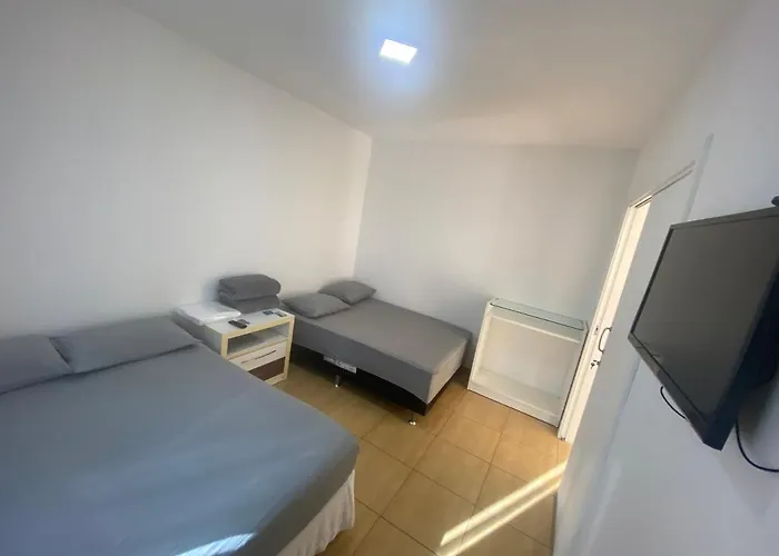 Ap Frente A Praca Bem Localizado